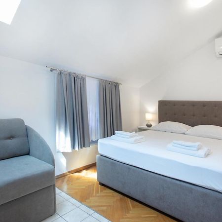 Apartmaji Pri Perotu Изола Екстериор снимка