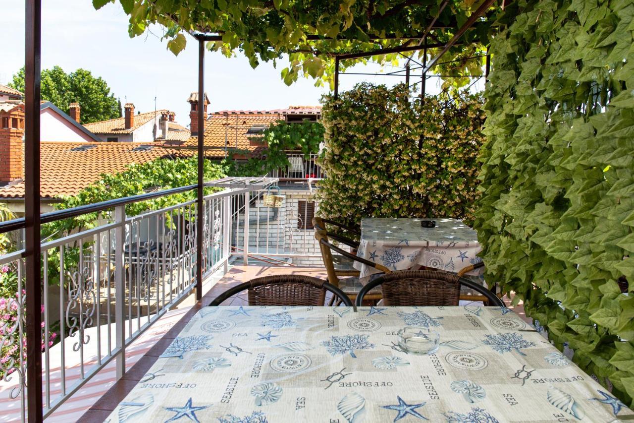 Apartmaji Pri Perotu Изола Екстериор снимка