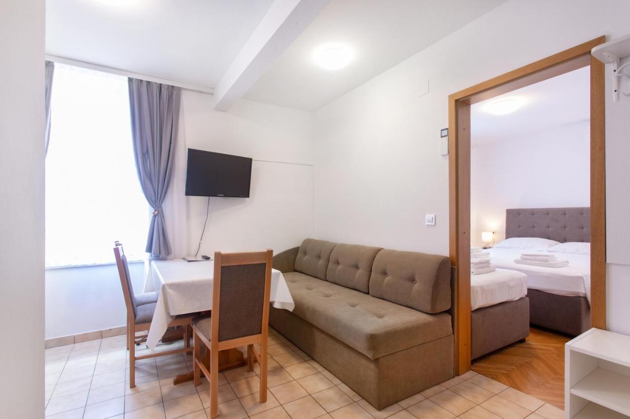 Apartmaji Pri Perotu Изола Екстериор снимка