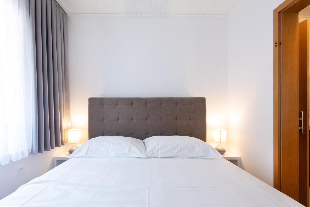 Apartmaji Pri Perotu Изола Екстериор снимка
