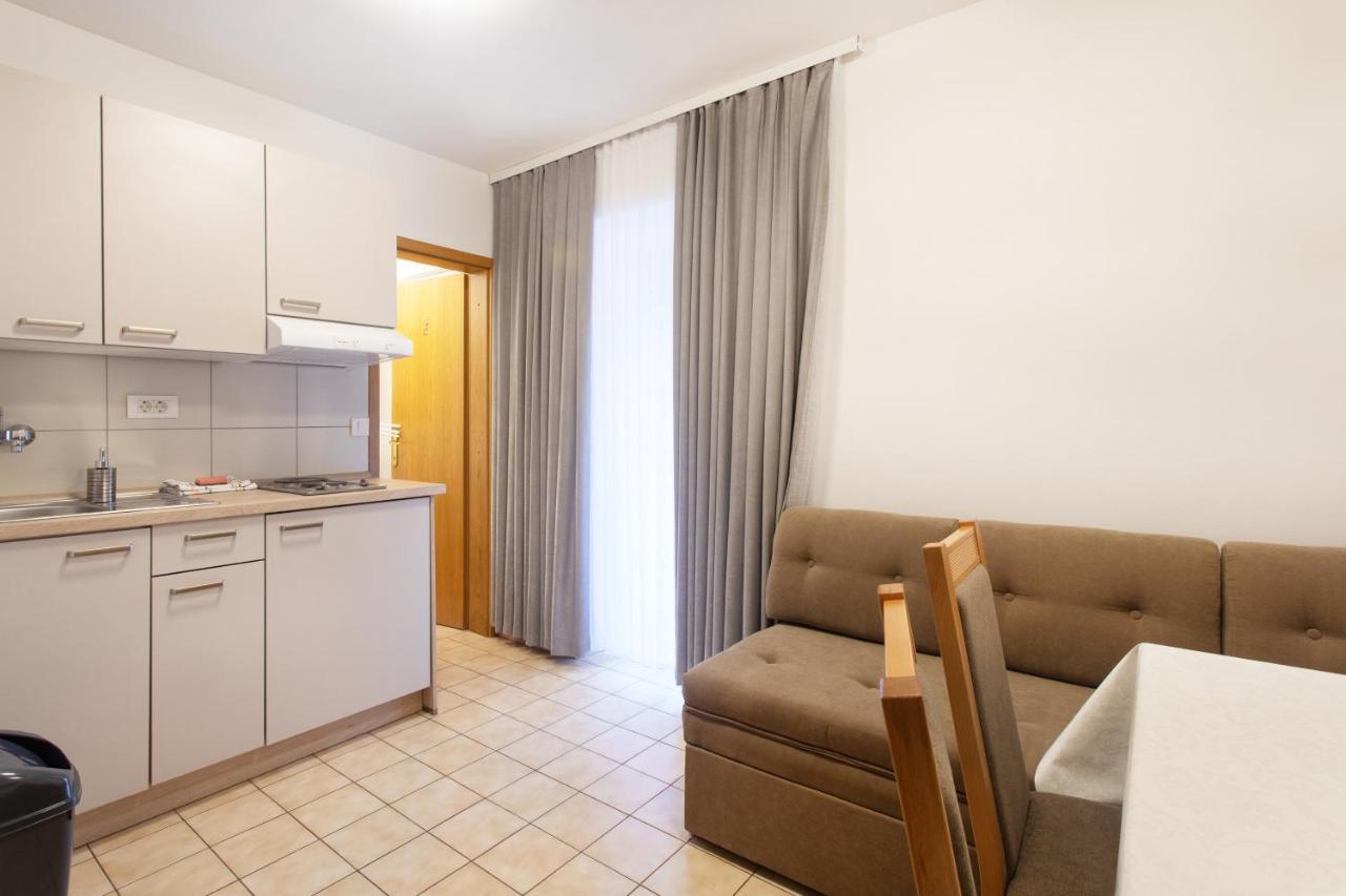 Apartmaji Pri Perotu Изола Екстериор снимка