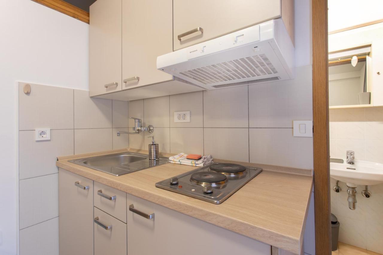 Apartmaji Pri Perotu Изола Екстериор снимка