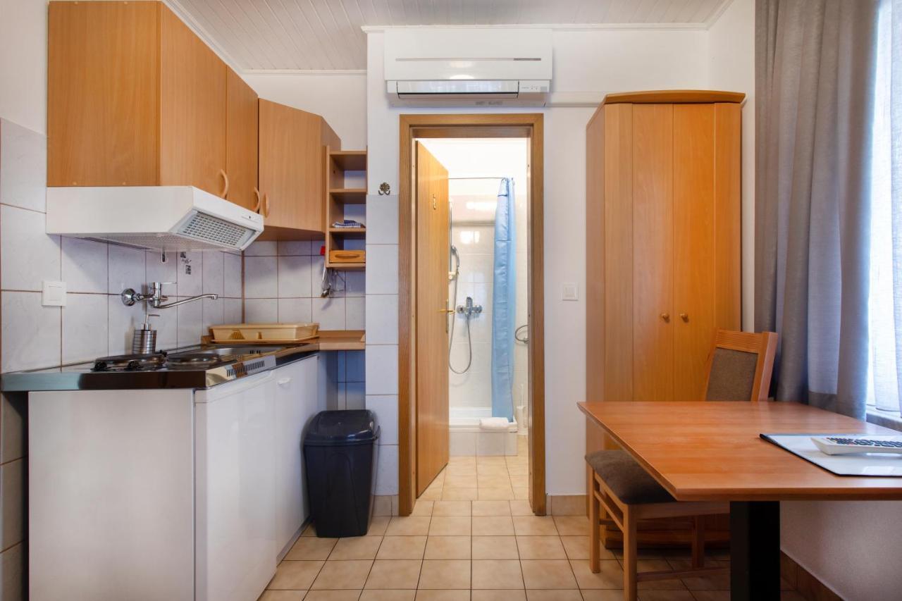 Apartmaji Pri Perotu Изола Екстериор снимка