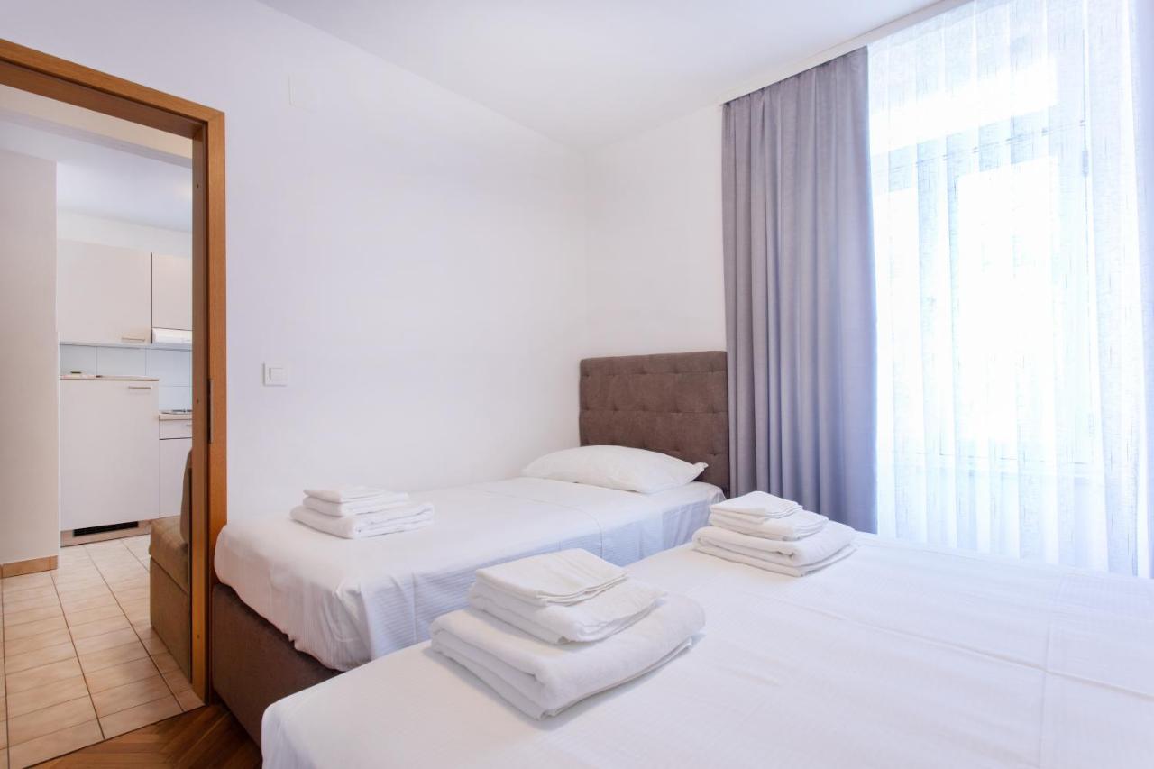 Apartmaji Pri Perotu Изола Екстериор снимка