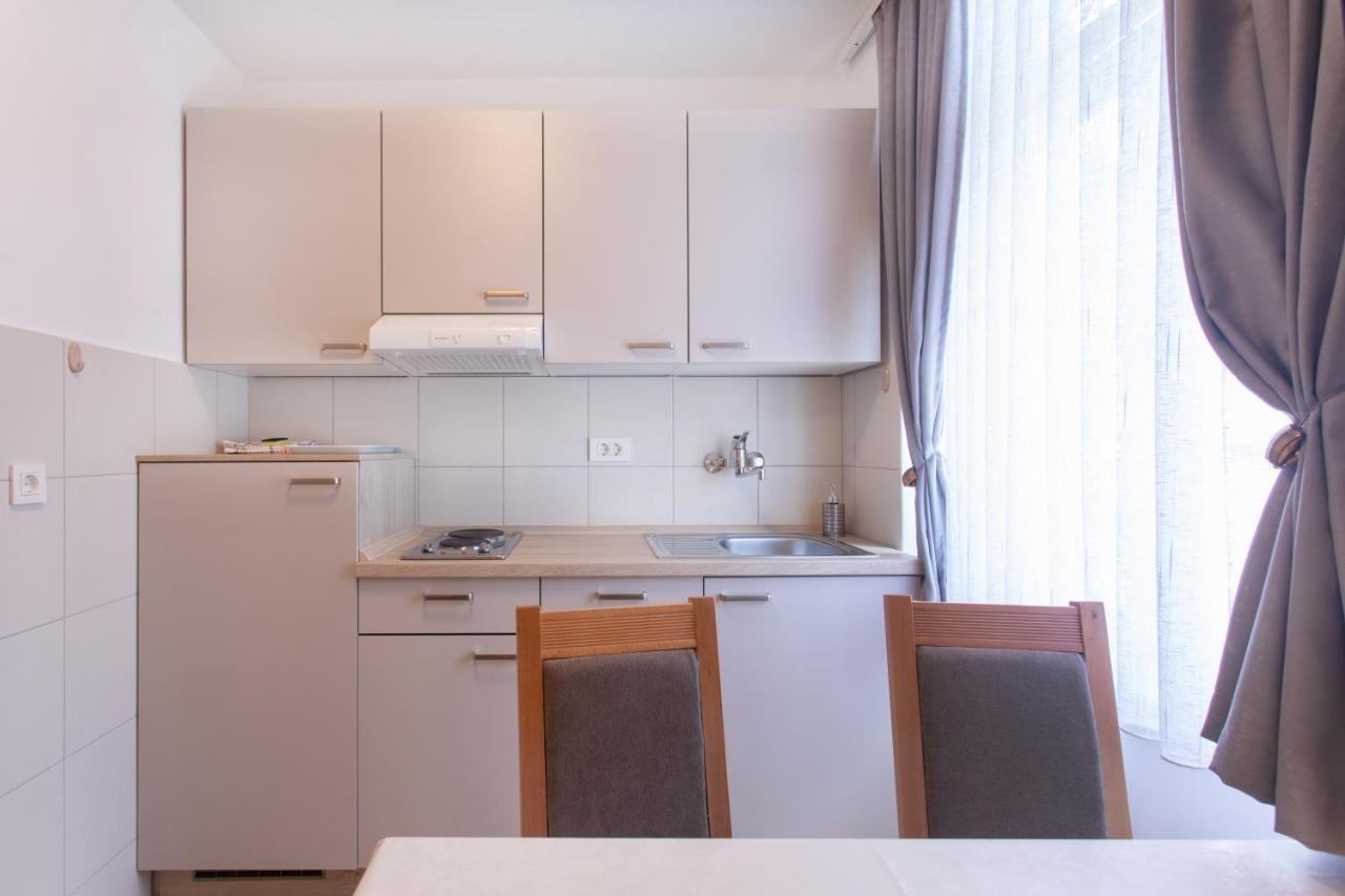 Apartmaji Pri Perotu Изола Екстериор снимка