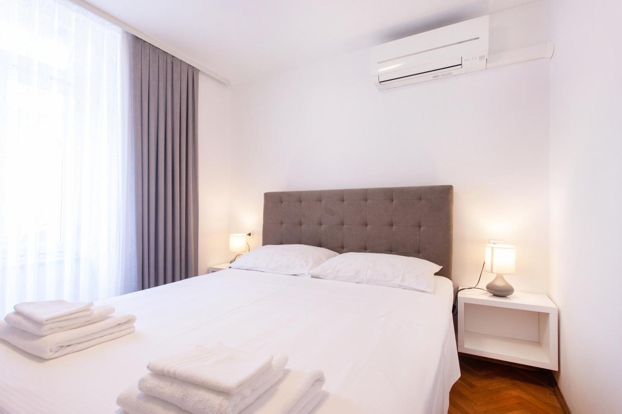 Apartmaji Pri Perotu Изола Екстериор снимка