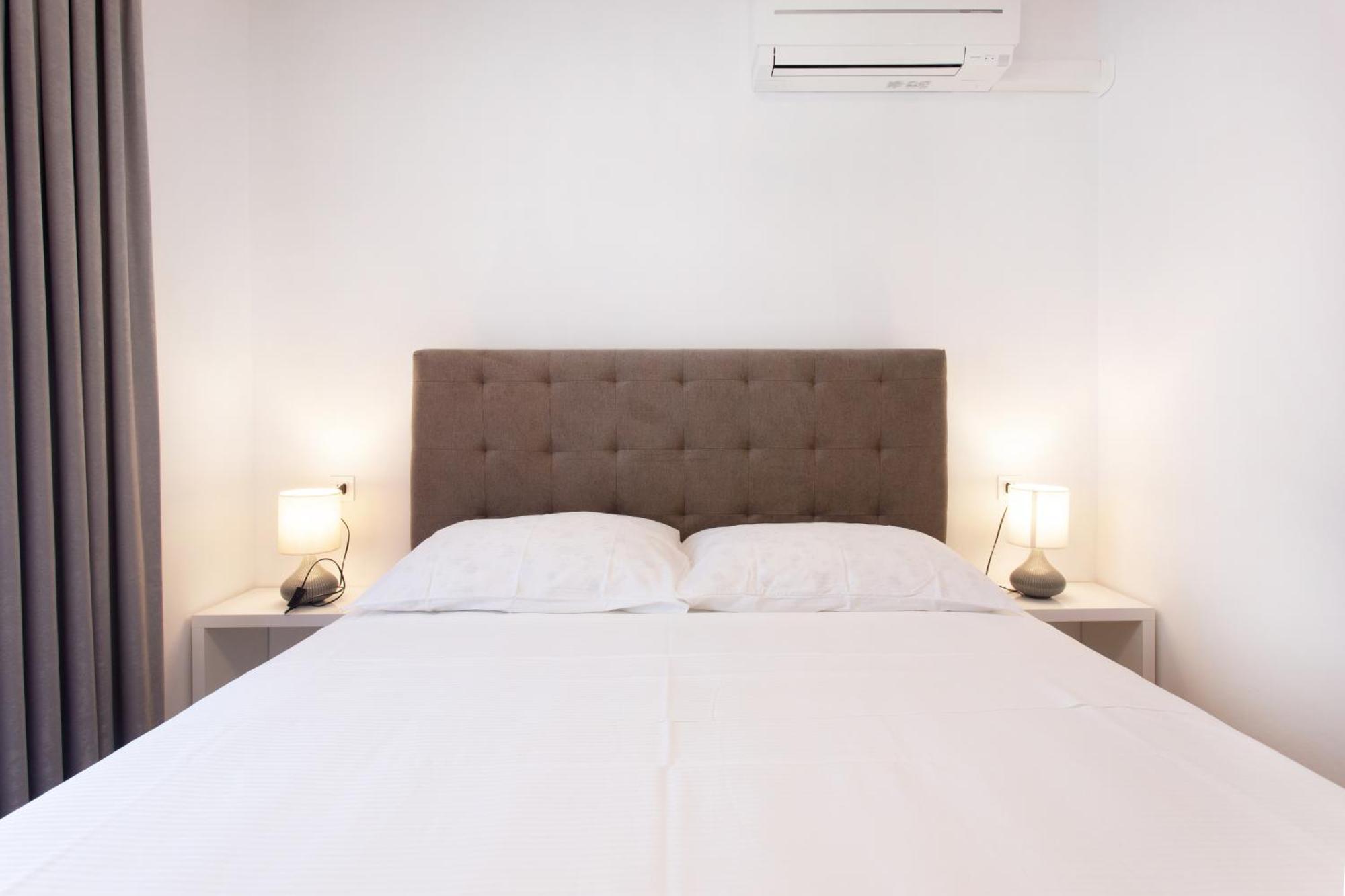 Apartmaji Pri Perotu Изола Екстериор снимка